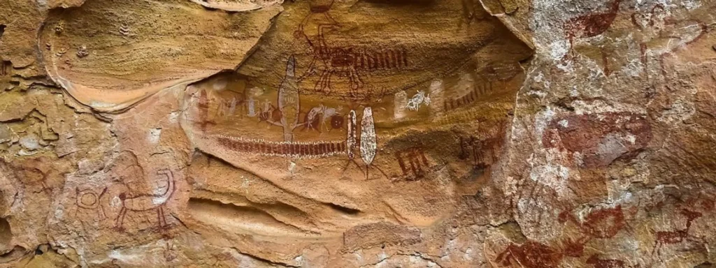 destaque de pinturas rupestres na serra da capivara